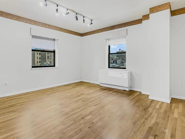 Photo - 186 W 80th St