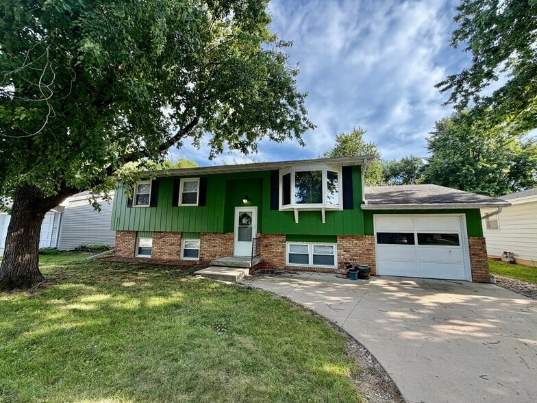 1827 Jacobssen Dr