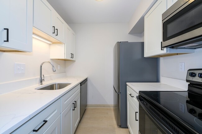 Building Photo - Oak Forest Apartments