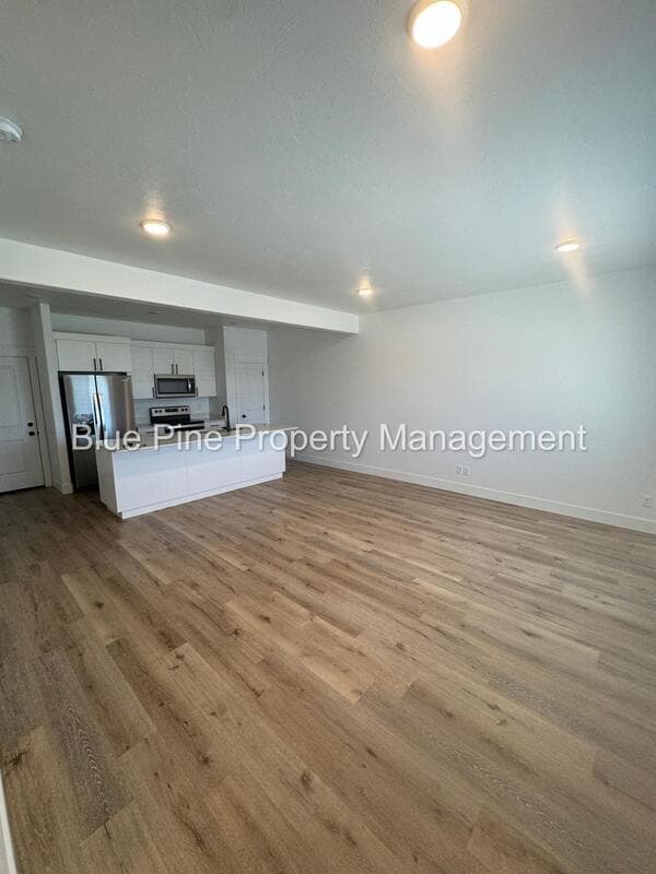 Photo - 651 S 2400 W