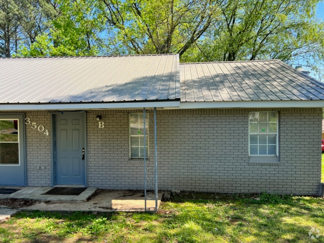 Building Photo - 3504 Cole Ave Rental