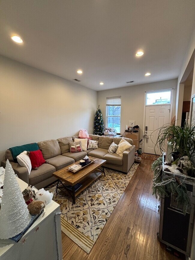 Photo - 1644 N Hermitage Ave Unidad 2R