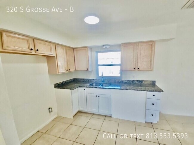 Photo - 320 S Grosse Ave Unit B