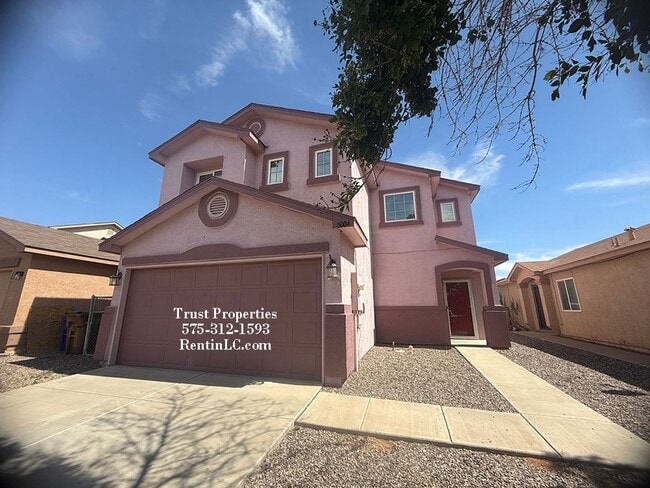 Building Photo - Spacious 3/3 close to NASA / WSMR