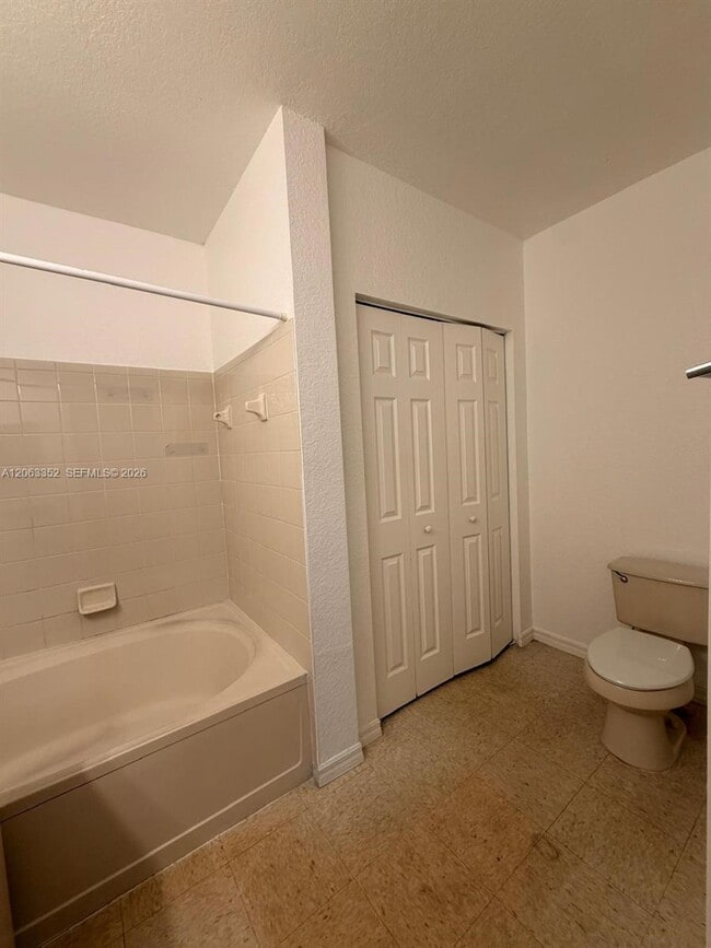 Photo - 2705 Belmont Ln Unidad 2705