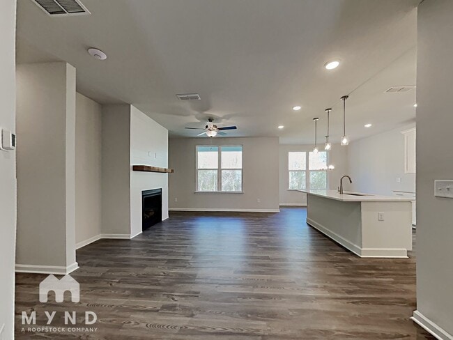 Photo - 719 Riverwood Pass