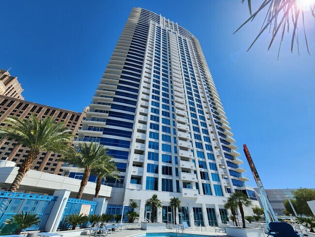 Building Photo - Beautifully Furnished 1 Bedroom on the Las... Rental