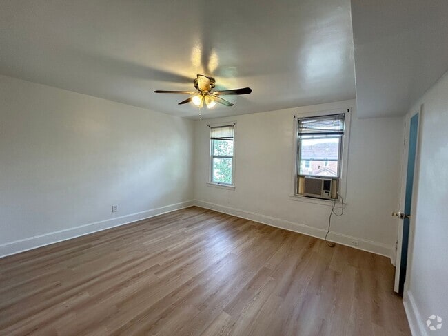 Building Photo - 1227 Queen St NE Unit Apt 4