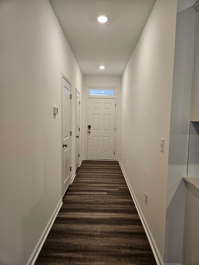 Photo - 868 Pilot St