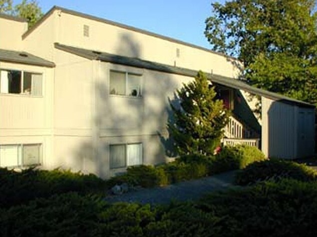Clearwater Manor - Clearwater Manor Apartments
