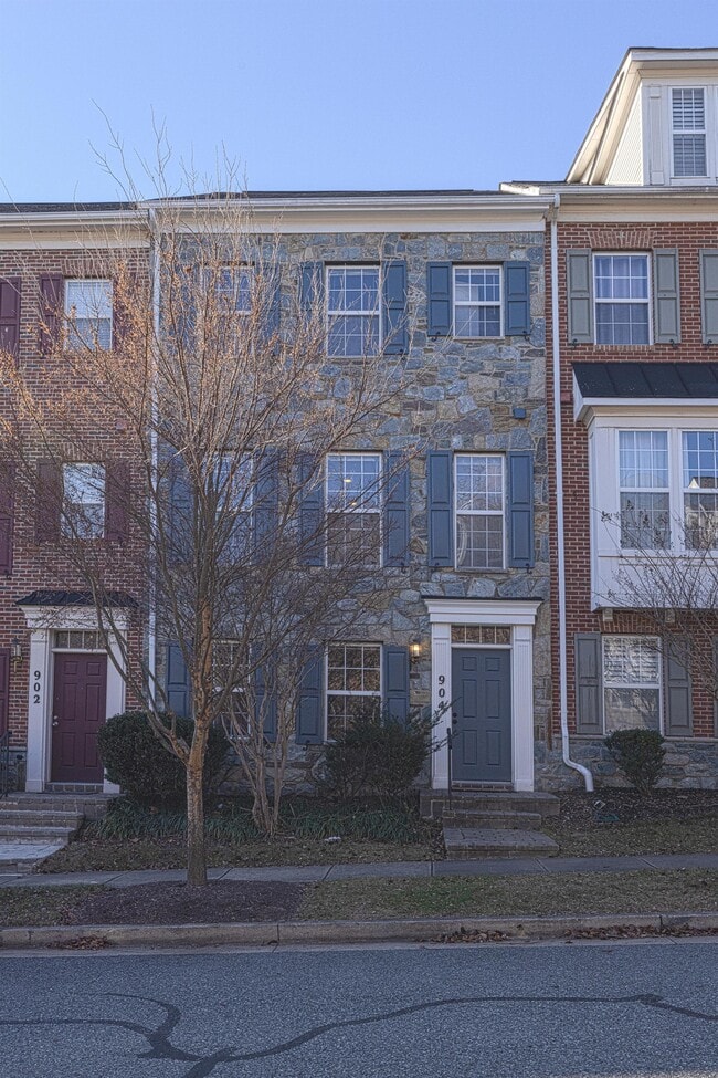Photo - 904 Crestfield Dr House