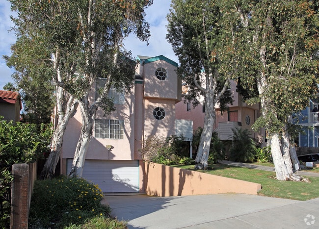 Thomas Apartments