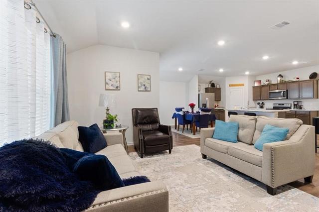 Photo - 3000 Shetland St