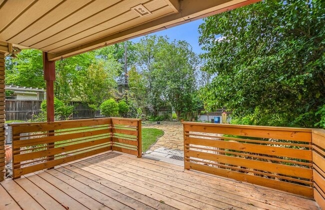 Photo - 1009 Alegria Rd