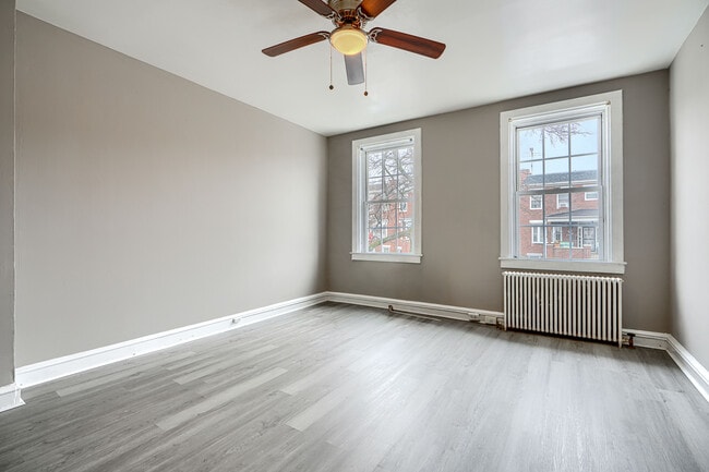 Bedroom 1 or Den - 4243 Shamrock Ave