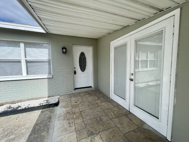 Building Photo - 4 bedroom 2 bathroom pool home for rent