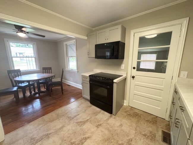 Photo - 3 Bedroom 1 Bath Home in Rosewood