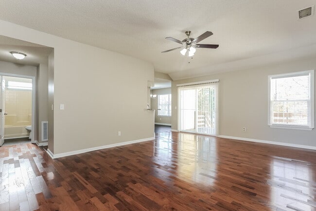 Photo - 3812 Round Rock Dr