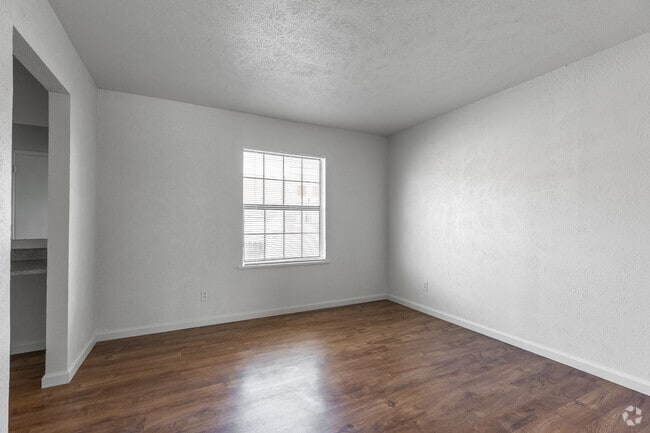 1BR, 1BA - 625SF - Bedroom - Bonnie Green Apartments