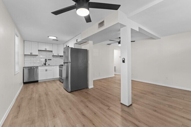 Photo - 3505 Iris St N