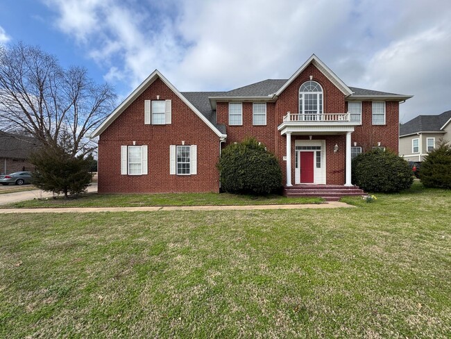 Building Photo - East Fayetteville 7 bedrooms 5 baths, VANDERGRIFF DIST - beautiful spread