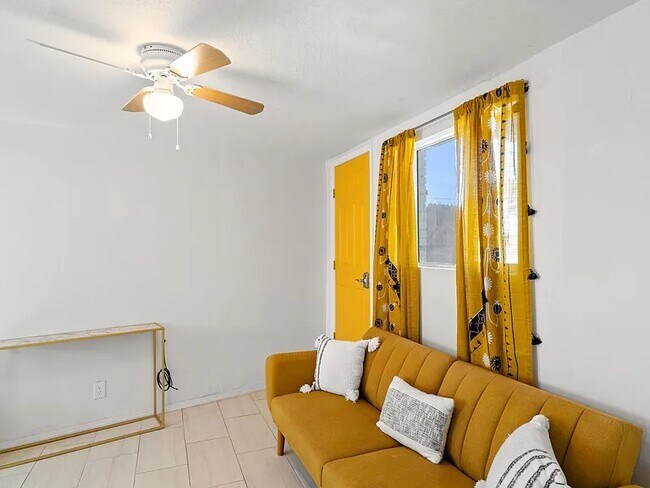 Photo - 1017 Maple St