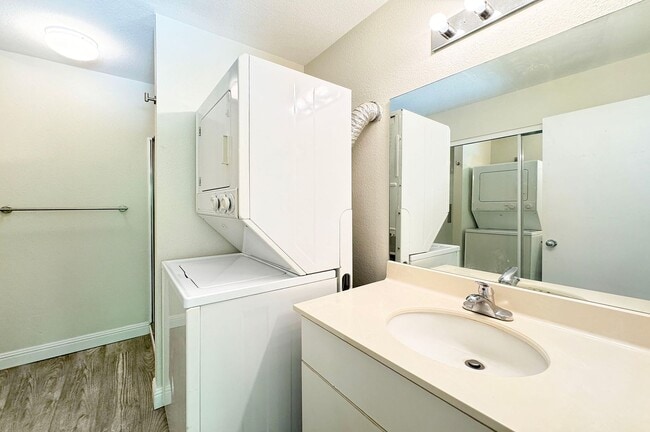 Photo - 373 Mananai Pl