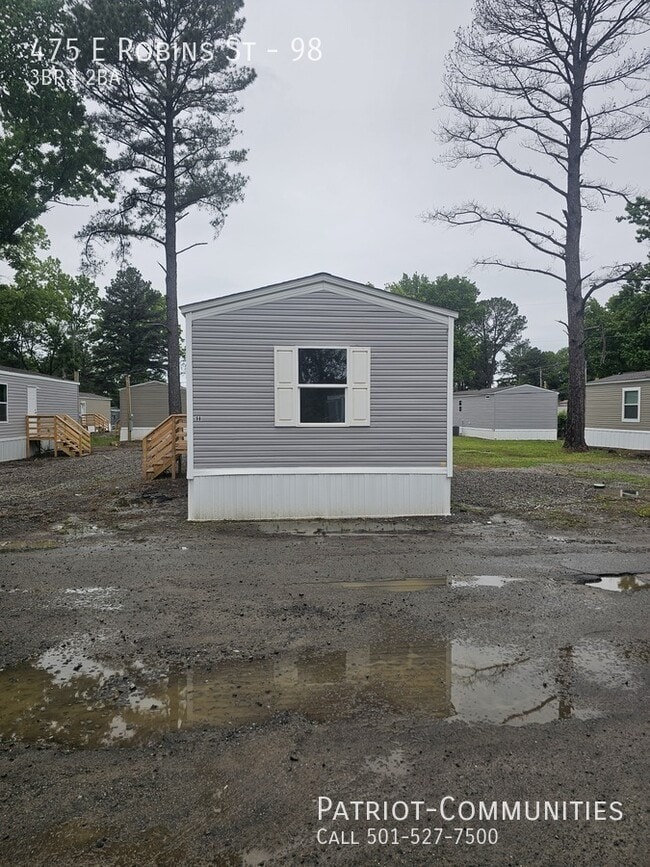 Photo - 475 E Robins St