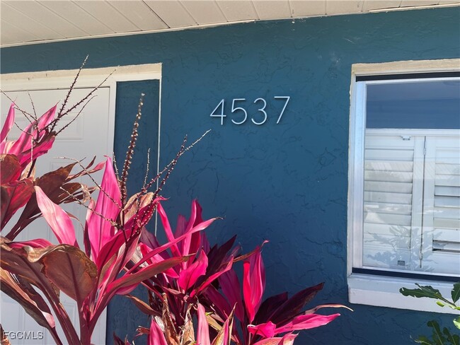 Photo - 4537 SE 6th Ct