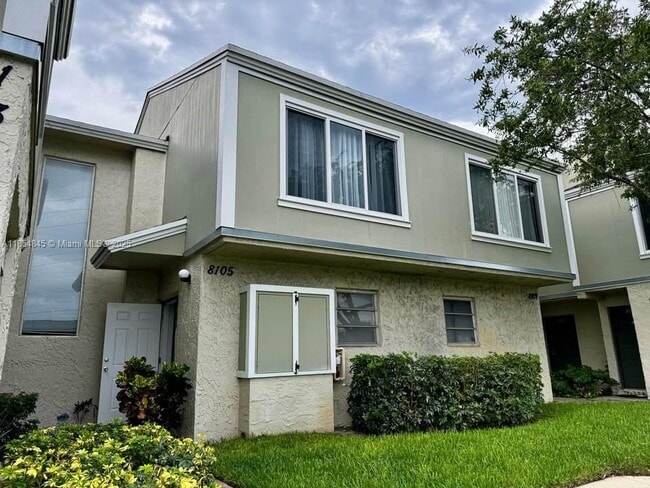 Building Photo - 8105 Lagos De Campo Blvd Rental