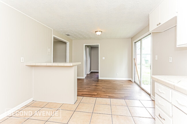 Photo - 5442 Foxboro Rd
