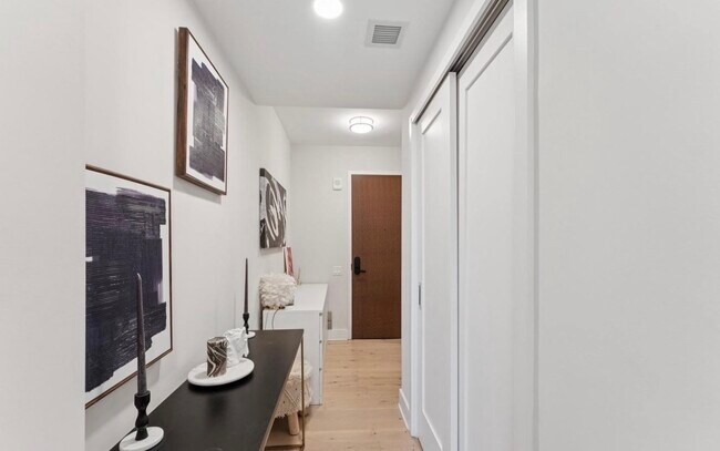 Photo - 1211 Van St SE Unit 913