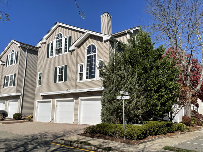 Photo - 19 Witherspoon Ct Townhome