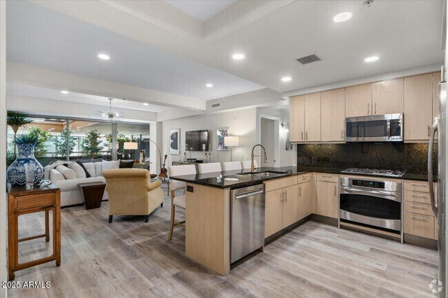 Building Photo - 7117 E Rancho Vista Dr Unit 3010 Rental