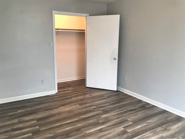 Photo - 910 Prater Rd