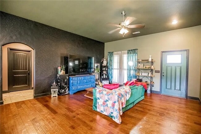 Photo - 825 NW 63rd Ave