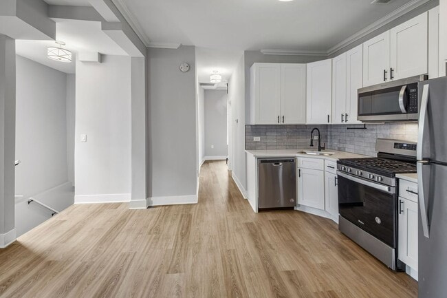 Photo - Gorgeous, Updated Duplex 2bd/2bth, Wicker Park Avail 5/1 Unit 2F