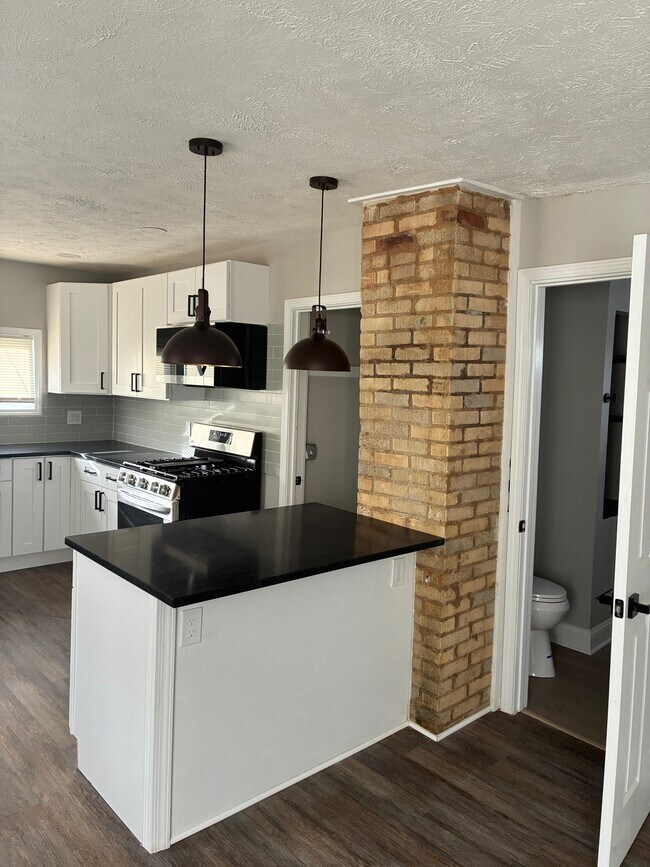 Photo - 2721 Woodbridge Ave