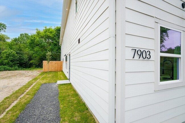 Photo - 7903 Sunnyhill St