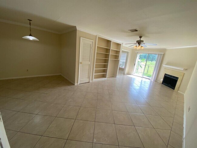 Photo - 6666 Harbor Town Dr Unidad A107 Rental