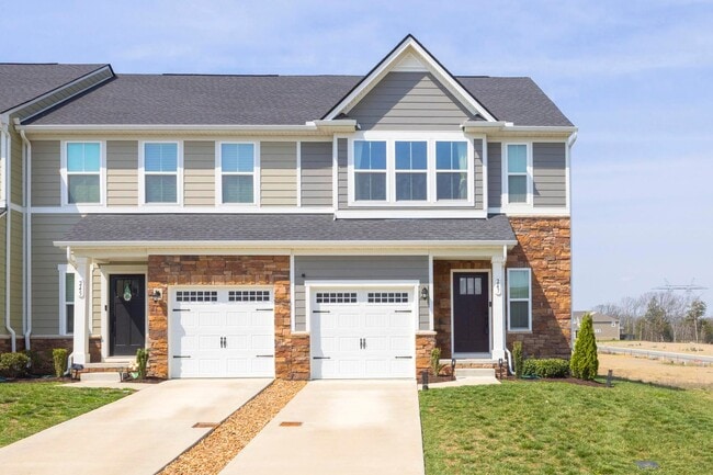 Building Photo - 247 Pryor Dr