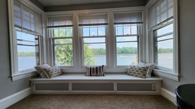 Photo - 502 Radcliffe St