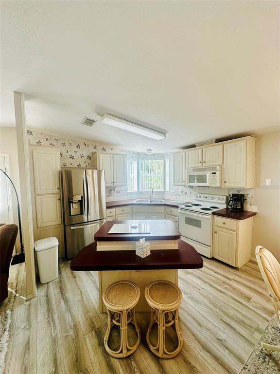 2305 Bay Dr