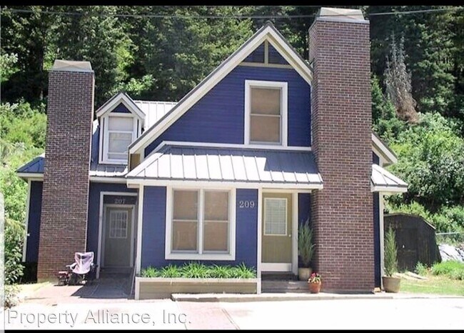 3 br, 2 bath House - 207 Daly Avenue - 3 br, 2 bath House - 207 Daly Avenue