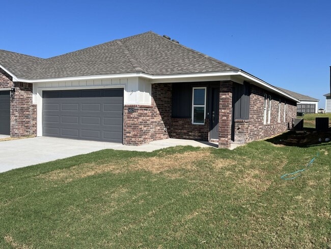 Building Photo - BRAND NEW DUPLEX!