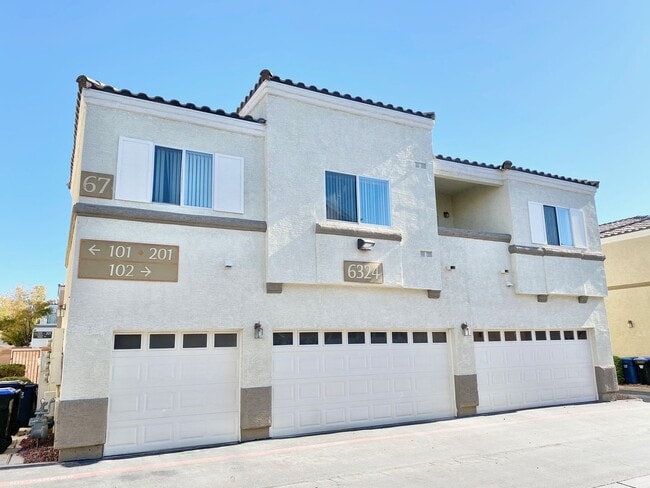 Building Photo - TOWNHOME LOCATED IN GATED BLACKHAWK COMMUN...