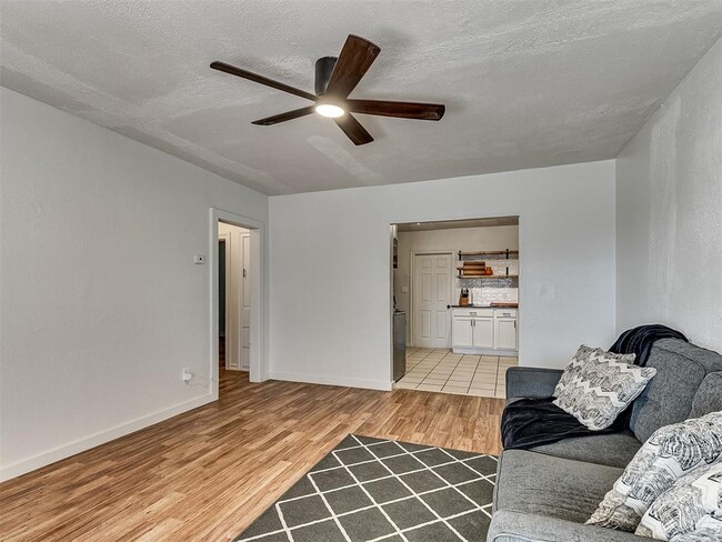 Photo - 1229 Meta Ave