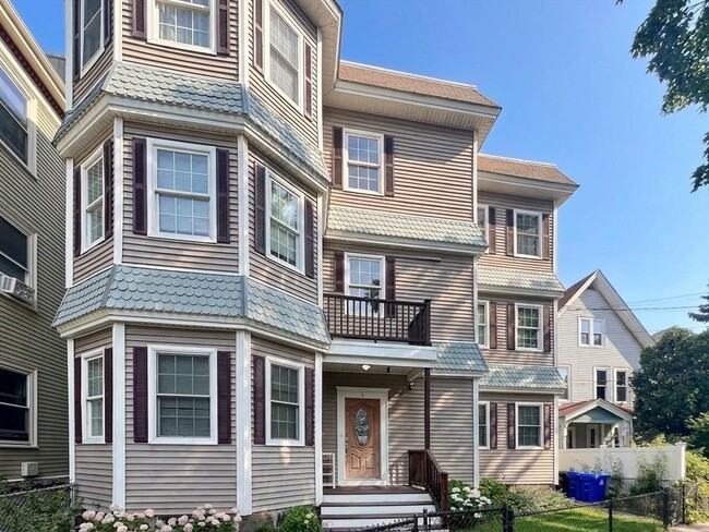 Building Photo - 6 Wyman St Unit 3