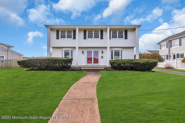 7 Howell Ave