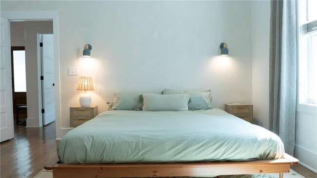 Photo - 1021 Lawton Ave SW